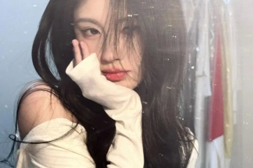 知名男明星承认婚内出轨后首次公开露面