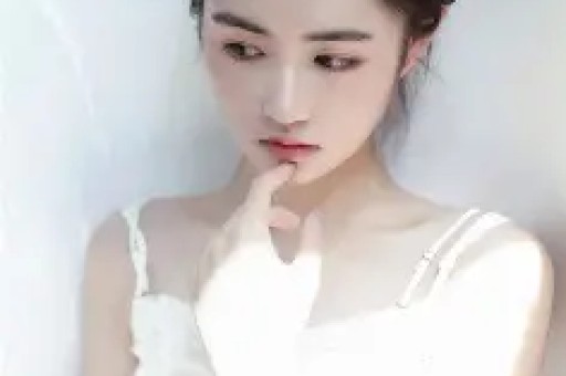 女大学生深夜得知母亲去世向同校70万粉丝博主求助后获助